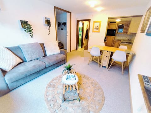 Family Apartment, Mountain View | Living area | Flat-screen TV