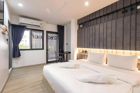 Memory foam beds, in-room safe, blackout drapes, soundproofing
