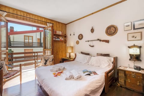 Family Apartment, Multiple Bedrooms (Alme Suites) | 1 bedroom, bed sheets