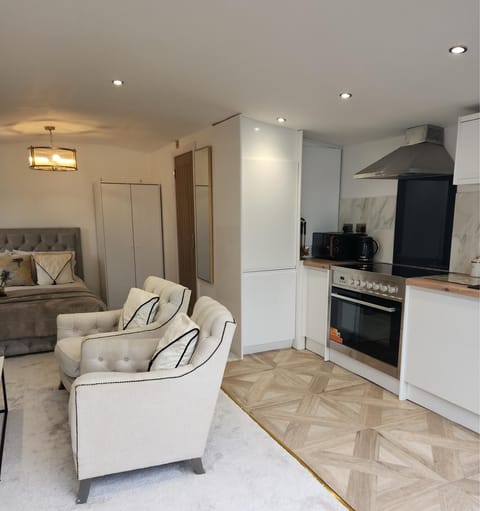 Studio | Living area | TV