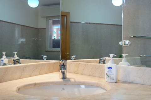 Bathtub, hair dryer, bidet, towels