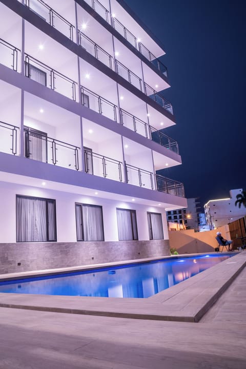 12 outdoor pools