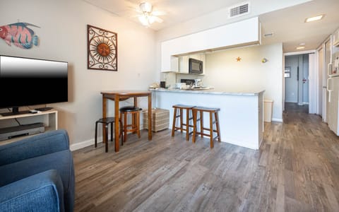 Condo, 1 Bedroom | Private kitchen | Coffee/tea maker, fridge, oven
