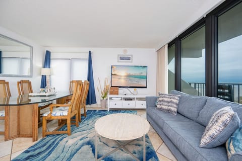 Condo, 3 Bedrooms | Living area