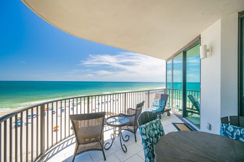 Condo, 2 Bedrooms | Property grounds