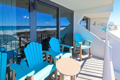 Condo, 2 Bedrooms | Property grounds