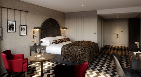 Egyptian cotton sheets, premium bedding, pillowtop beds, minibar