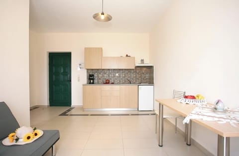 Comfort Apartment, Sea View | Private kitchen | Mini-fridge, stovetop, coffee/tea maker, electric kettle