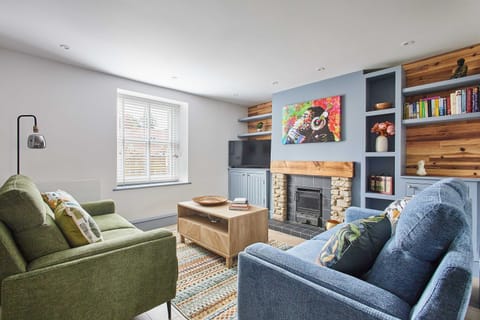 House | 2 bedrooms, desk