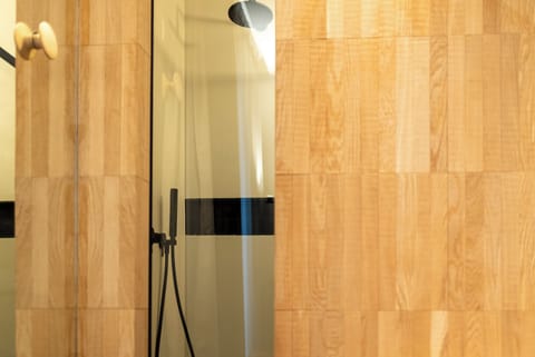 In-room safe, blackout drapes, free WiFi