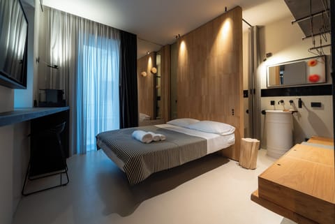 Classic Room, Balcony | In-room safe, blackout drapes, free WiFi