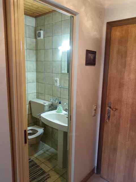 Villa (Two Bedroom Apartment with Balcony) | Bathroom | Towels