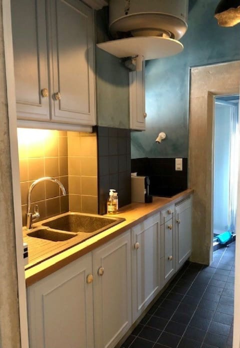 House | 1 bedroom, individually furnished, bed sheets