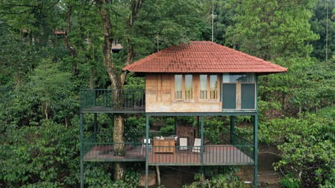 Deluxe Tree House | Free WiFi, bed sheets
