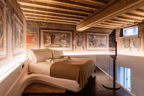 Gallery Duplex | Premium bedding, down comforters, minibar, individually furnished