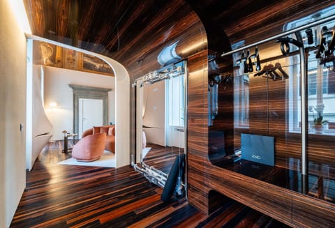 Gallery Suite | Premium bedding, down comforters, minibar, individually furnished