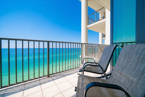 Condo, 3 Bedrooms | Property grounds