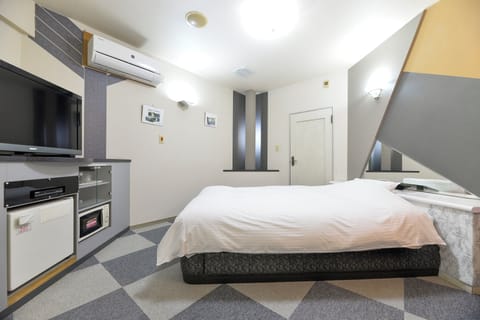 Basic Single Room, Non Smoking (Pet not allowed) | Individually decorated, blackout drapes, soundproofing, bed sheets