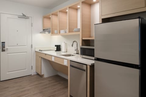 Studio Suite, 2 Queen Beds | Private kitchen