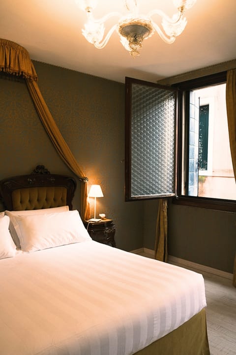 Deluxe Room, Multiple Beds, City View, Tower | Hypo-allergenic bedding, down comforters, memory foam beds, minibar