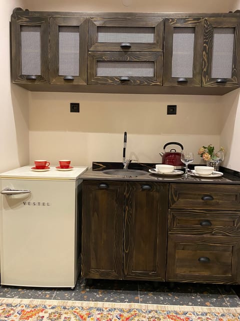 Cookware/dishes/utensils