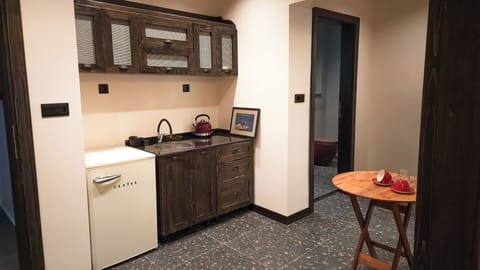 Comfort Condo | Private kitchen | Cookware/dishes/utensils