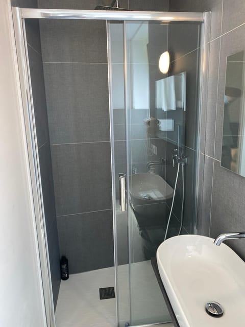 Comfort Double Room, Non Smoking, Mountain View | Bathroom | Shower, eco-friendly toiletries, hair dryer, bathrobes