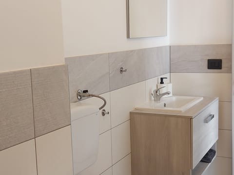 Comfort Double Room | Bathroom | Hair dryer, bidet, towels
