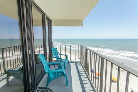 Condo, 2 Bedrooms | Property grounds