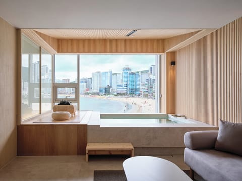 Premium Ocean King | Beach/ocean view