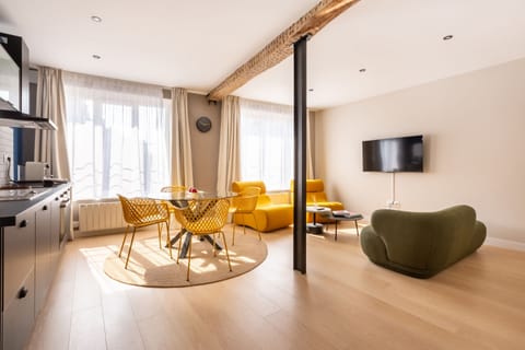 Apartment, Ensuite, City View | Lounge