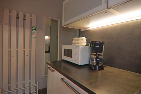 House | Private kitchen | Electric kettle, toaster, highchair