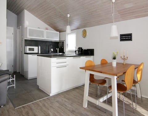 House | Private kitchen | Electric kettle, toaster, highchair