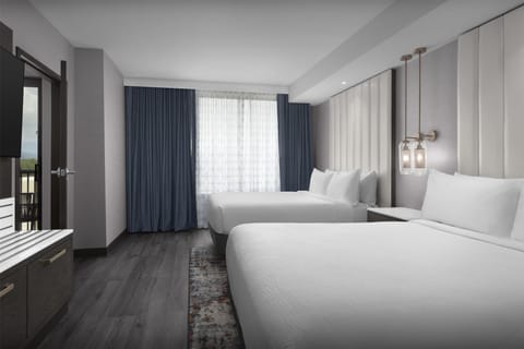 Premium bedding, in-room safe, laptop workspace, blackout drapes