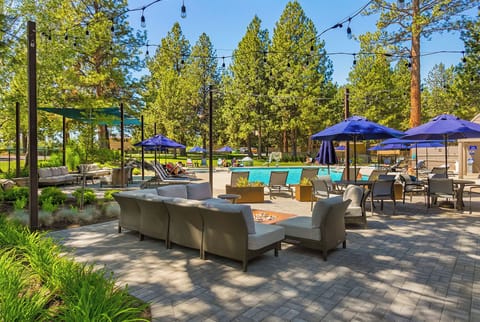 Seasonal outdoor pool, pool umbrellas, sun loungers