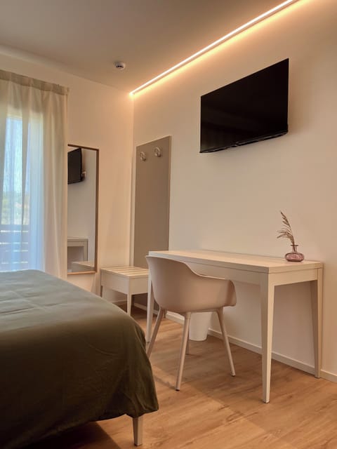 Superior Double Room, Vineyard View | Desk, laptop workspace, soundproofing, free WiFi