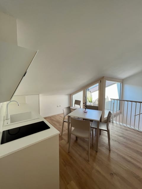 Deluxe Suite, Hill View | Private kitchen