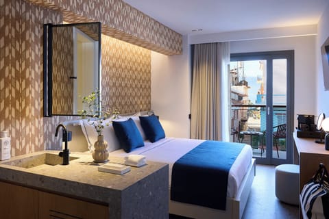 Egyptian cotton sheets, premium bedding, minibar, in-room safe