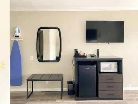 Iron/ironing board, free WiFi, bed sheets, alarm clocks