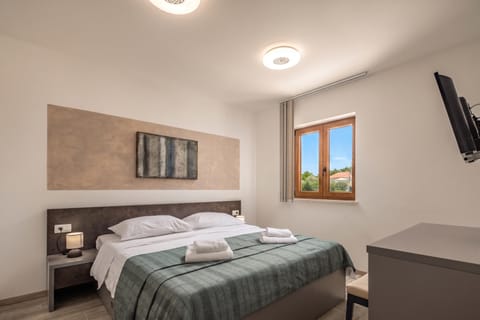 Family Villa, 3 Bedrooms, Balcony (3BR Istrian Villa Erla w/ Private) | 3 bedrooms, in-room safe