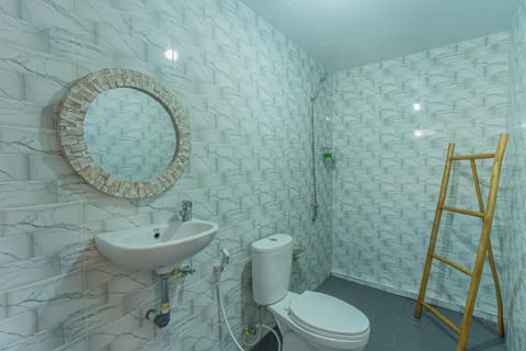 Shower, towels, soap, shampoo