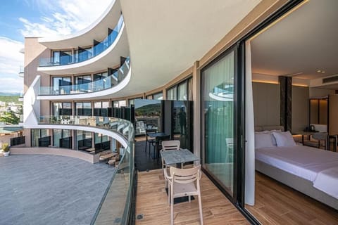 Junior Suite with Balcony and Sea View | Minibar, in-room safe, desk, blackout drapes