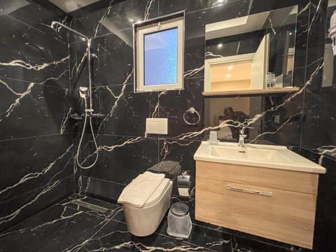 Shower, free toiletries, hair dryer, towels