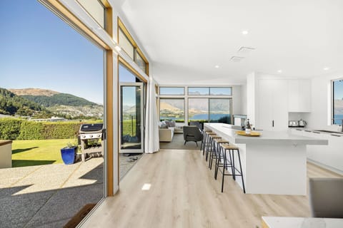 Panoramic House, Lake View | Living area | Flat-screen TV