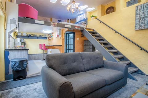 House (1 Bedroom) | Living area | 32-inch TV with cable channels