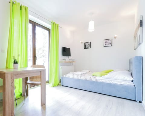 Standard Studio Suite, 1 Queen Bed | Iron/ironing board, free WiFi