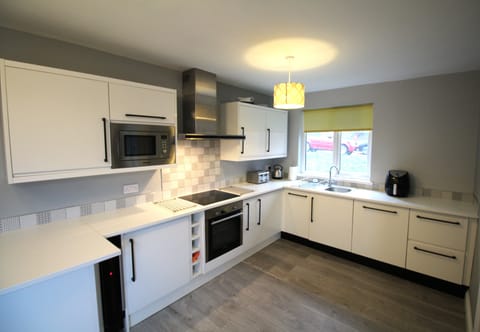 House | Private kitchen | Fridge, microwave, oven, stovetop