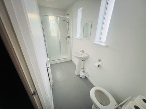 Double Room | Bathroom amenities | Shower, free toiletries, towels, soap