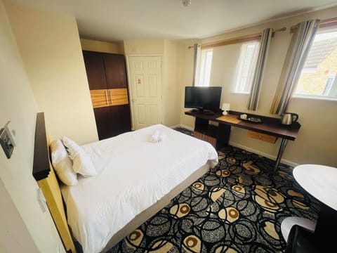 Double Room | Free WiFi, bed sheets