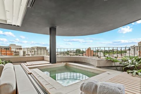 Deluxe Suite, City View | Terrace/patio